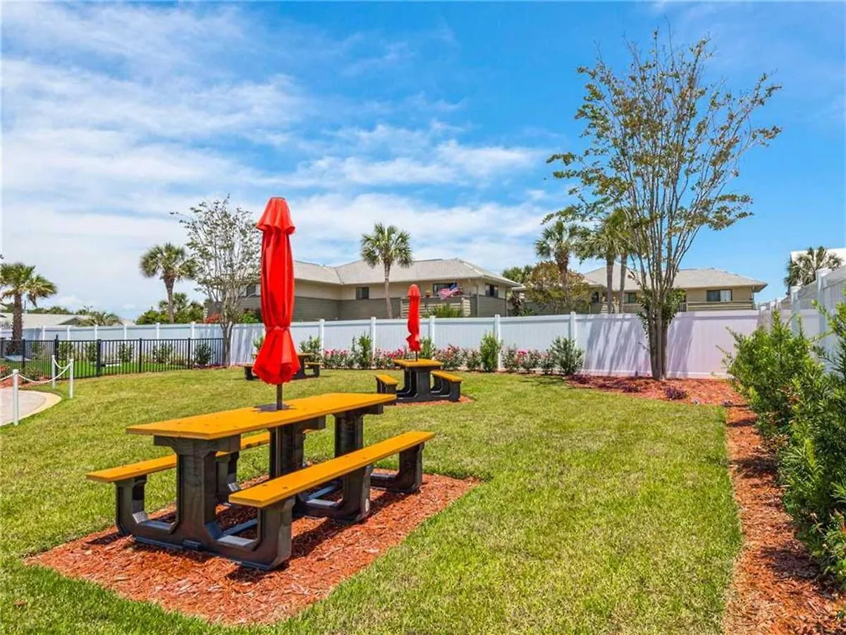 Majestic 3-Story Home Near Beach, Free Wi-Fi, Community Pool And Bbq Access Destin
