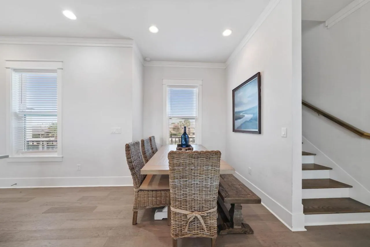 Majestic 3-Story Home Near Beach, Free Wi-Fi, Community Pool And Bbq Access Destin Holiday home