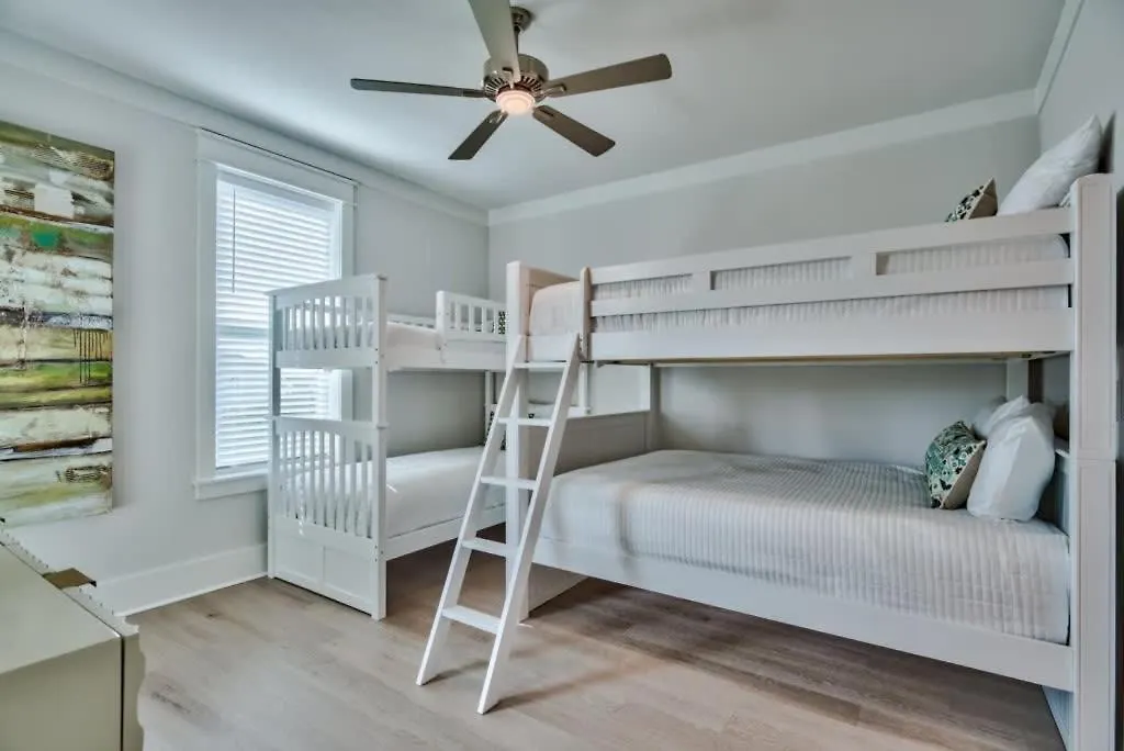 Majestic 3-Story Home Near Beach, Free Wi-Fi, Community Pool And Bbq Access Destin