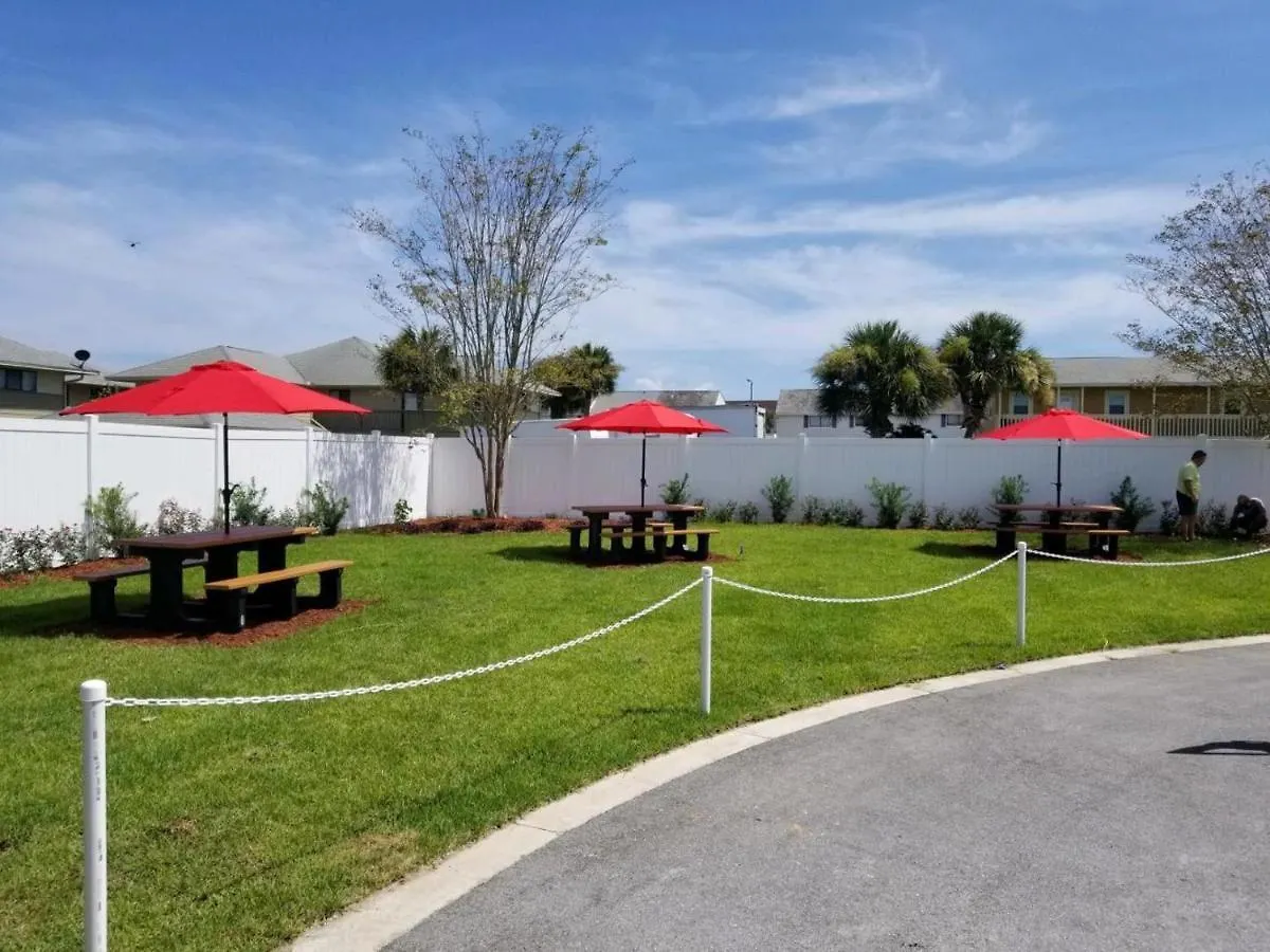 Majestic 3-Story Home Near Beach, Free Wi-Fi, Community Pool And Bbq Access Destin 0*,