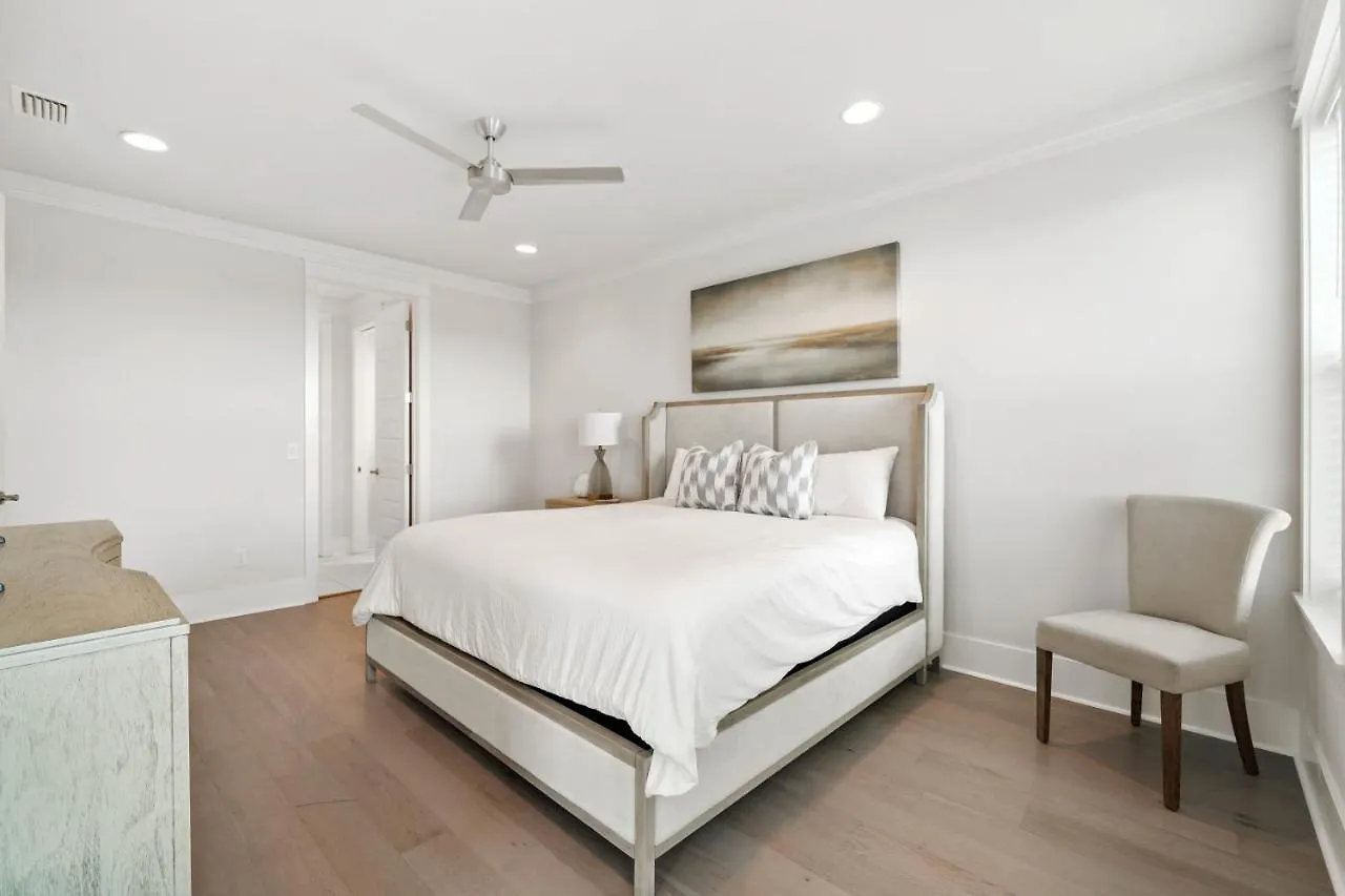 Majestic 3-Story Home Near Beach, Free Wi-Fi, Community Pool And Bbq Access Destin